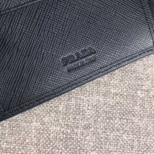 プラダ財布素材ディテール